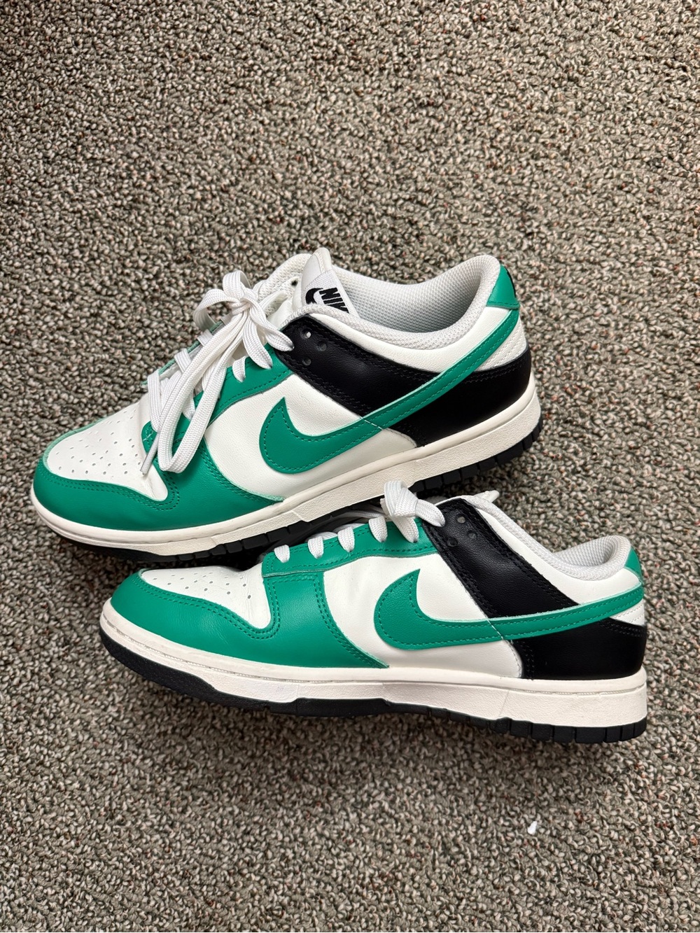 Nike Low-Top Sneakers in Green, White & Black